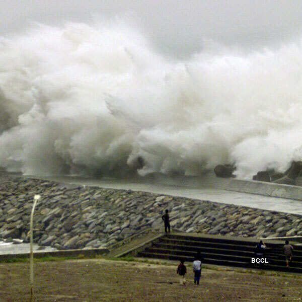Typhoon Haiyan hits Philippines