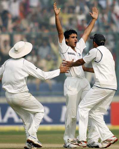 India beat Pak in Delhi Test