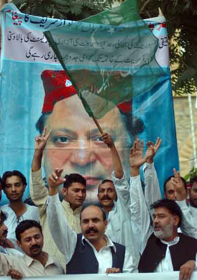 Nawaz Sharif arrives in Pakistan