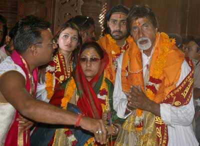 AbhiAsh at Dwarkadhish temple 