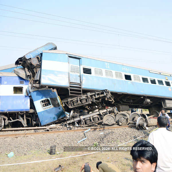 The accident took place at around  today when 12618  Nizamuddin-Ernakulam Mangala Express train was passing through the  Ghoti-Igatpuri section near Nashik of the Central Railway, a Central  Railway spokesperson said in Mumbai.