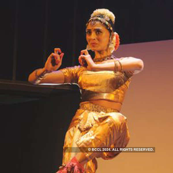 Pernia Qureshi performs Kuchipudi