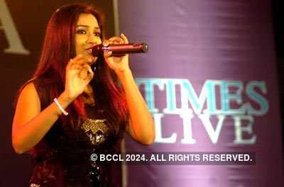 Shreya Ghoshal performs