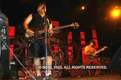 Band competition with Veda