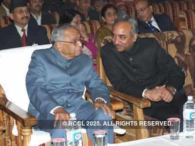 Anuradha Paudwal performs