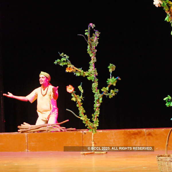 Play: Marn hi Mahanvmi