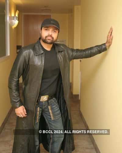 Himesh Reshammiya Pics | Himesh Reshammiya Photos | Himesh Reshammiya ...