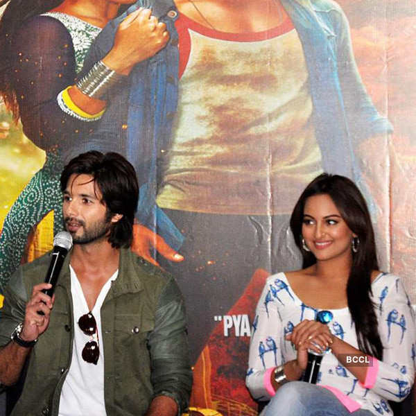 Shahid, Sonakshi promote R... Rajkumar