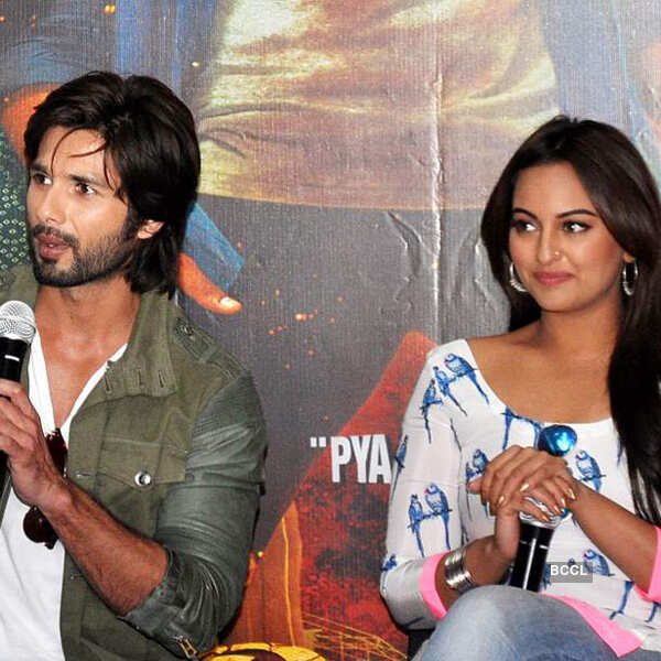 Shahid Kapoor And Sonakshi Sinha During The Promotion Of Their Upcoming ...