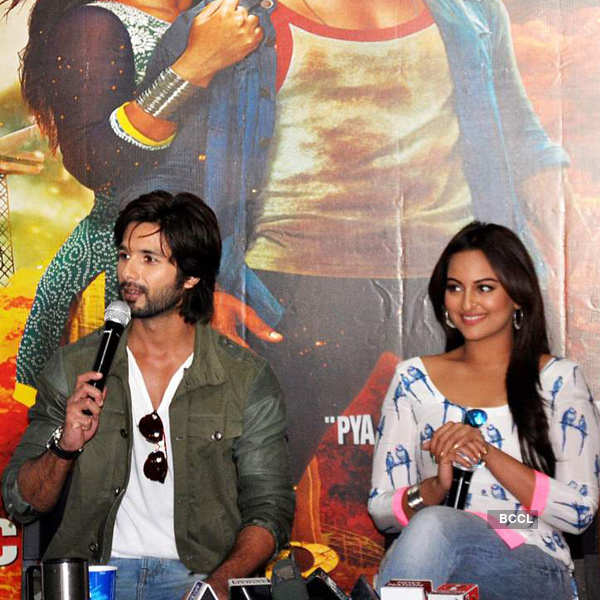 Shahid, Sonakshi promote R... Rajkumar