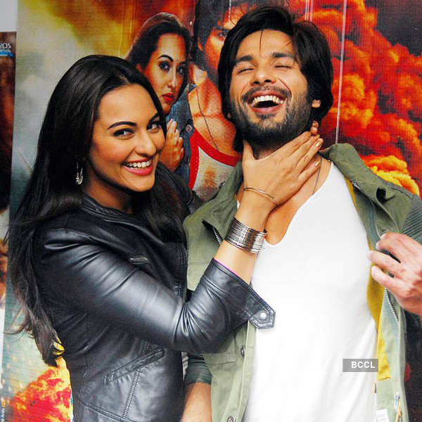 Shahid, Sonakshi promote R... Rajkumar