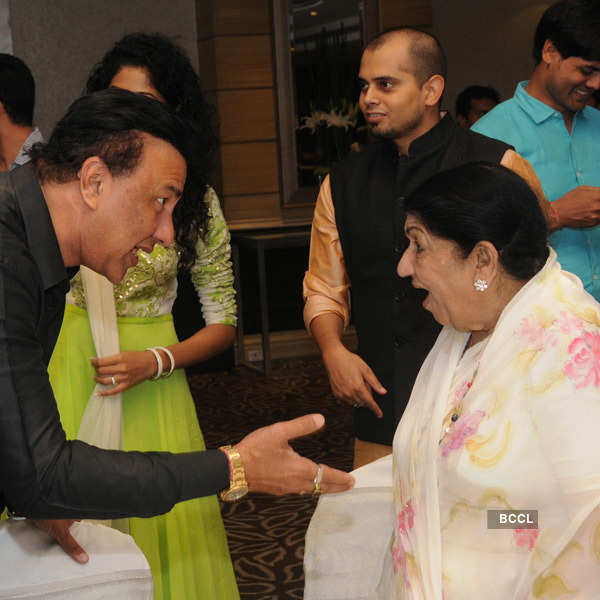 Lata @ 1000 episodes celebrations of CID!