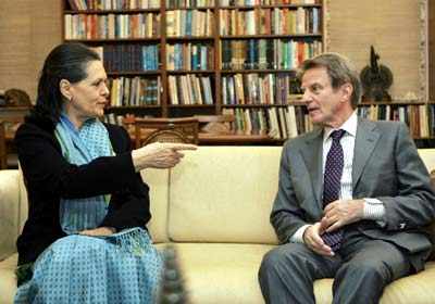 Sonia meets French minister