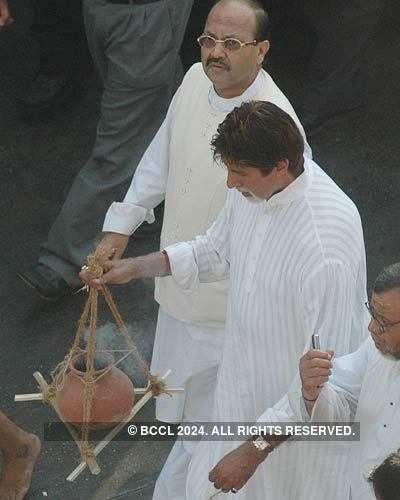 Cremation of Teji Bachchan
