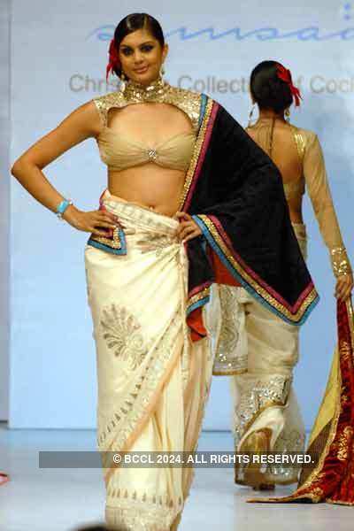 Shobha De '07