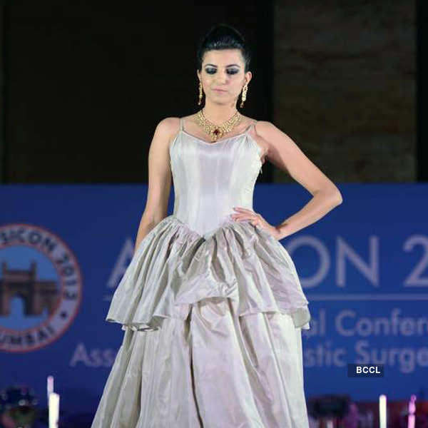 Fashion show by Zoya
