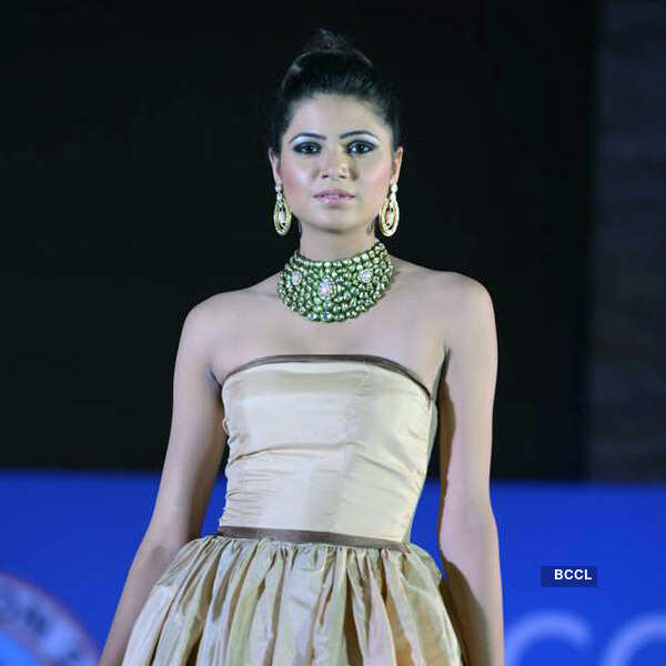 Fashion show by Zoya