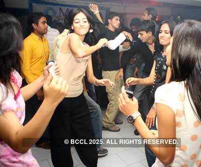 Dance party of Motif