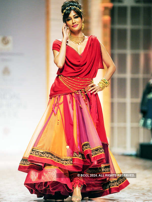 Dusky actress Chitrangada Singh walks the ramp showcasing gold ...