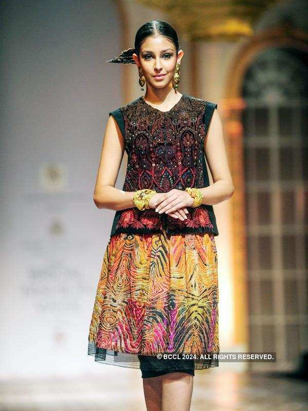 Miss Indias' walk the ramp at IBFW'13