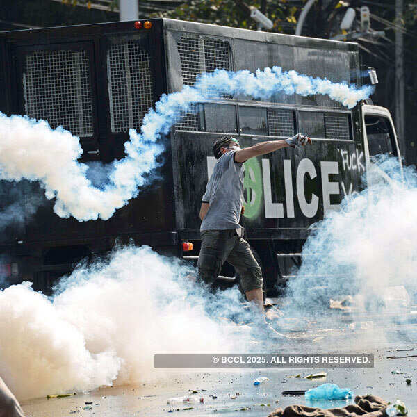 Protest clashes shake Thai capital