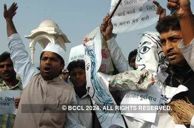 Patna: Anti I-Card compulsion