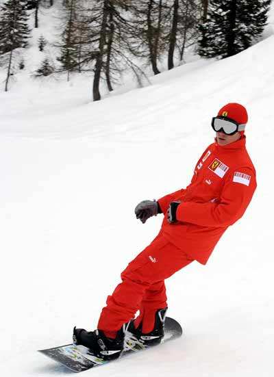 Kimi Raikkonen snowboards