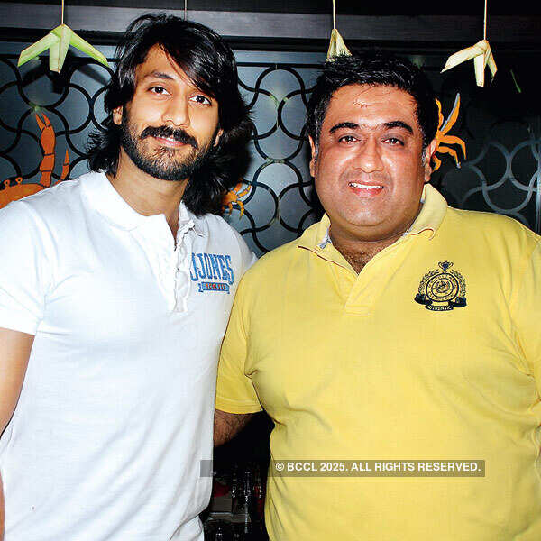 Mahesh Lunch Home's first anniv. party