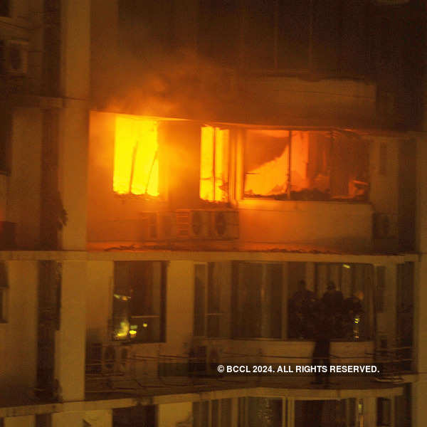 7 killed in Mumbai building blaze 