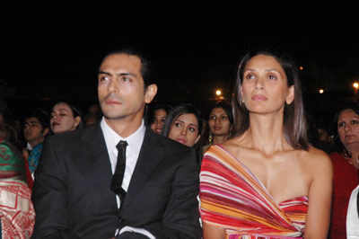 Actor Arjun Rampal with wife Meher Jessia Rampal at the Set Max ...