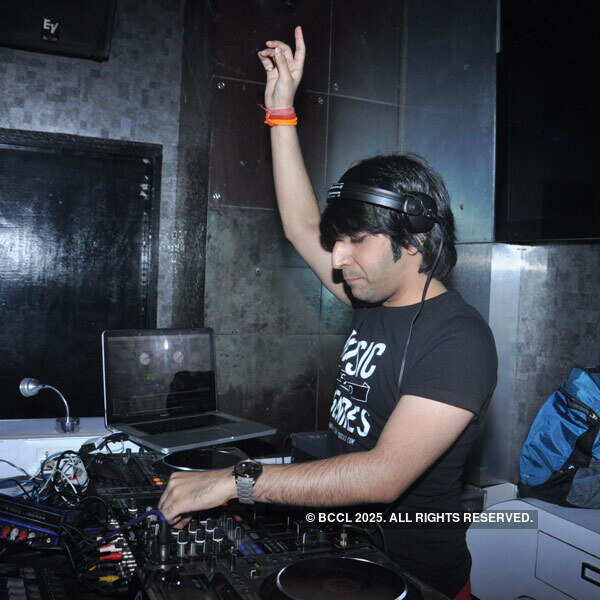 Party peeps dance to tunes of DJ NYK