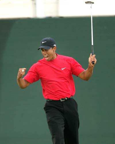 Woods wins Dubai title