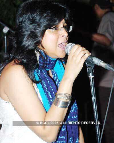 Performance at Shisha