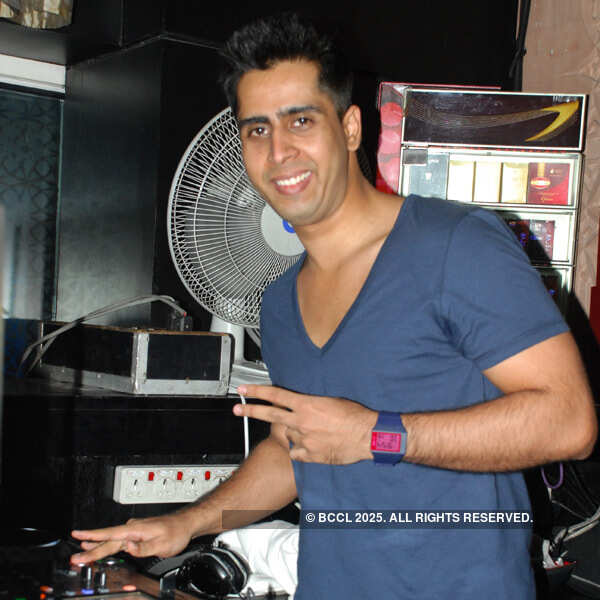 Moving to EDM beats at i-Bar