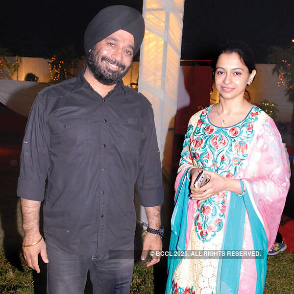 Nilofar, Shakeel Khan's wedding anniversary