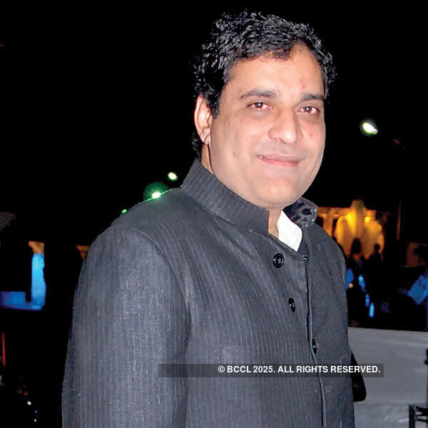 Nilofar, Shakeel Khan's wedding anniversary