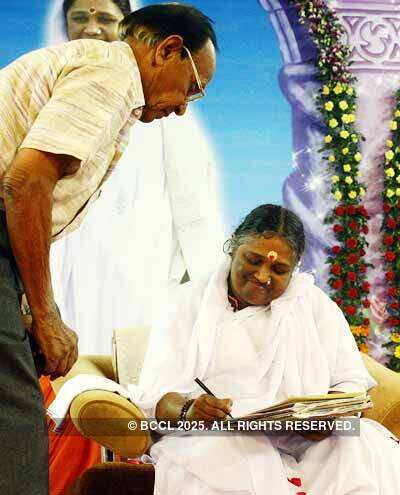 Amritanandamayi in city