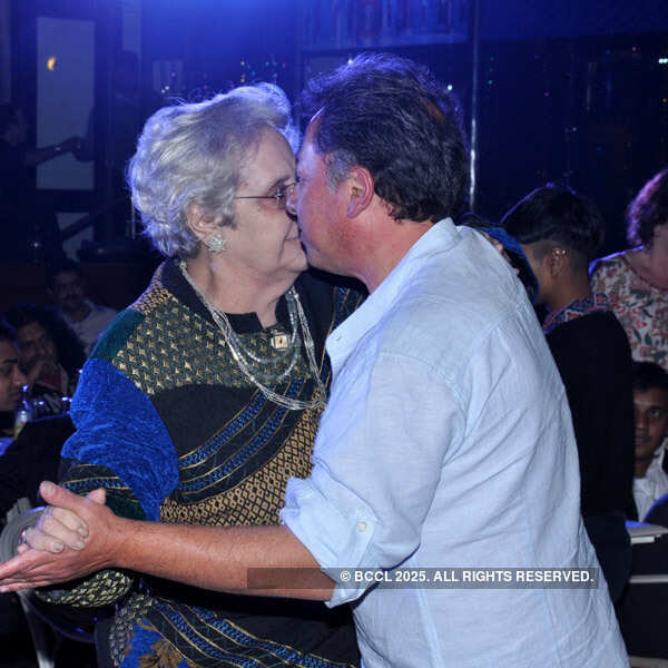 Skinny Alley performs at Tollyclub