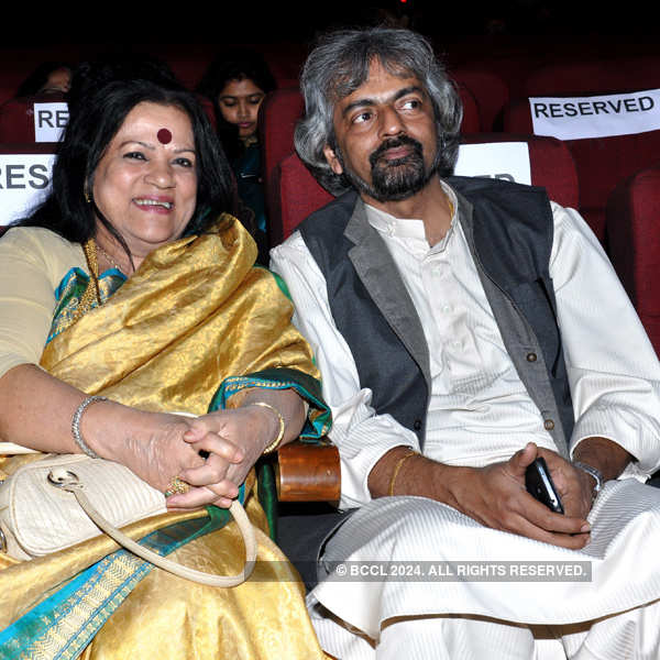 Pt Tejendra Narayan With Wife Manasi During Swara Samrat Festival, A ...