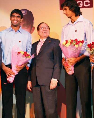 ONGC  felicitates Indian cricketers