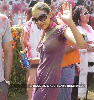 Celebs sizzle at Vineet Jain's Holi Party