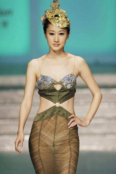 Hottest Lingerie Designs: Models in Enticing Lingerie Heat up China Fashion  Week 2012 for 'Ordifen Cup' [PHOTOS]