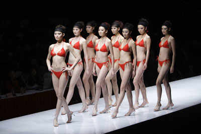 Hottest Lingerie Designs: Models in Enticing Lingerie Heat up China Fashion  Week 2012 for 'Ordifen Cup' [PHOTOS]