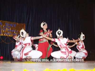 Performance by Oriyan dancers