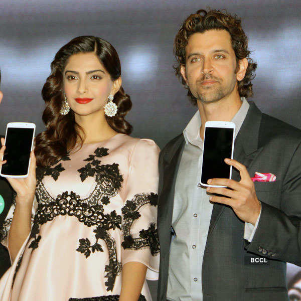 Hrithik, Sonam launch Oppo mobiles