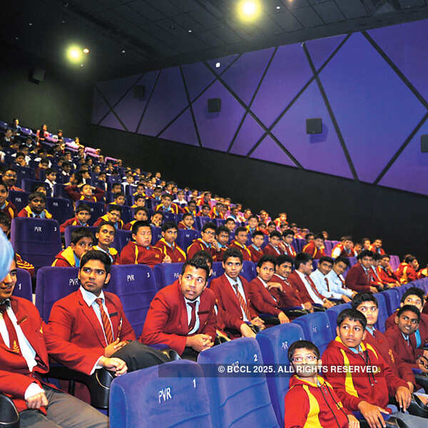 Vineet Dhanda hosts Jai Ho screening