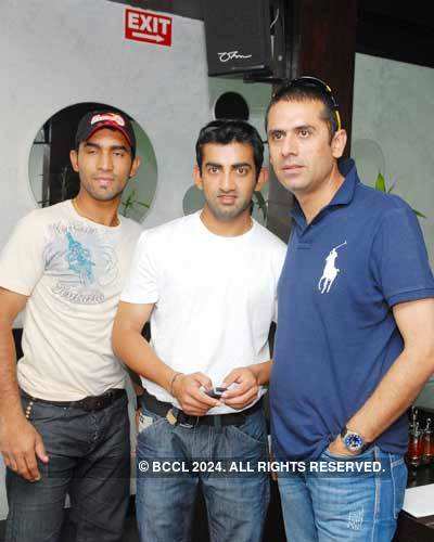 Cricketers at Navneet Kalra's restaurant 