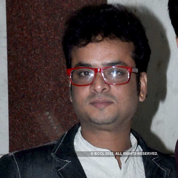 Premiere: Sare 74 Ghosh Para