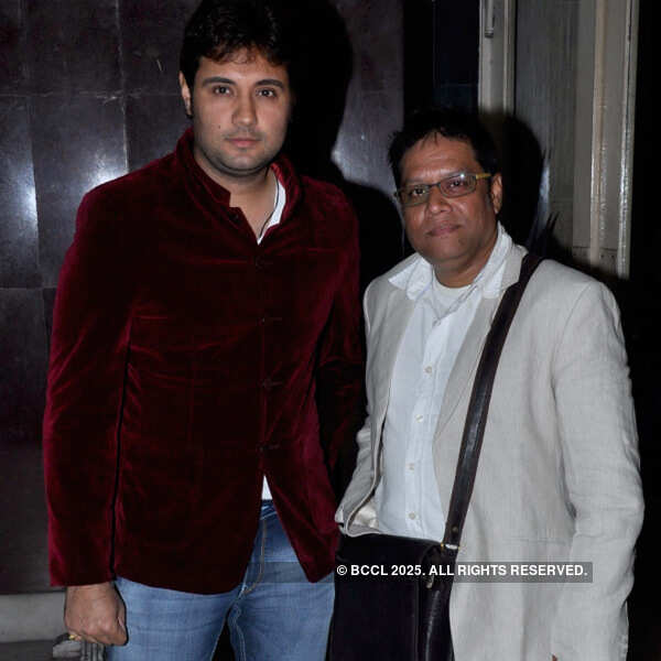 Premiere: Sare 74 Ghosh Para