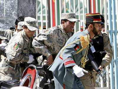 Karzai safe in parade attack 